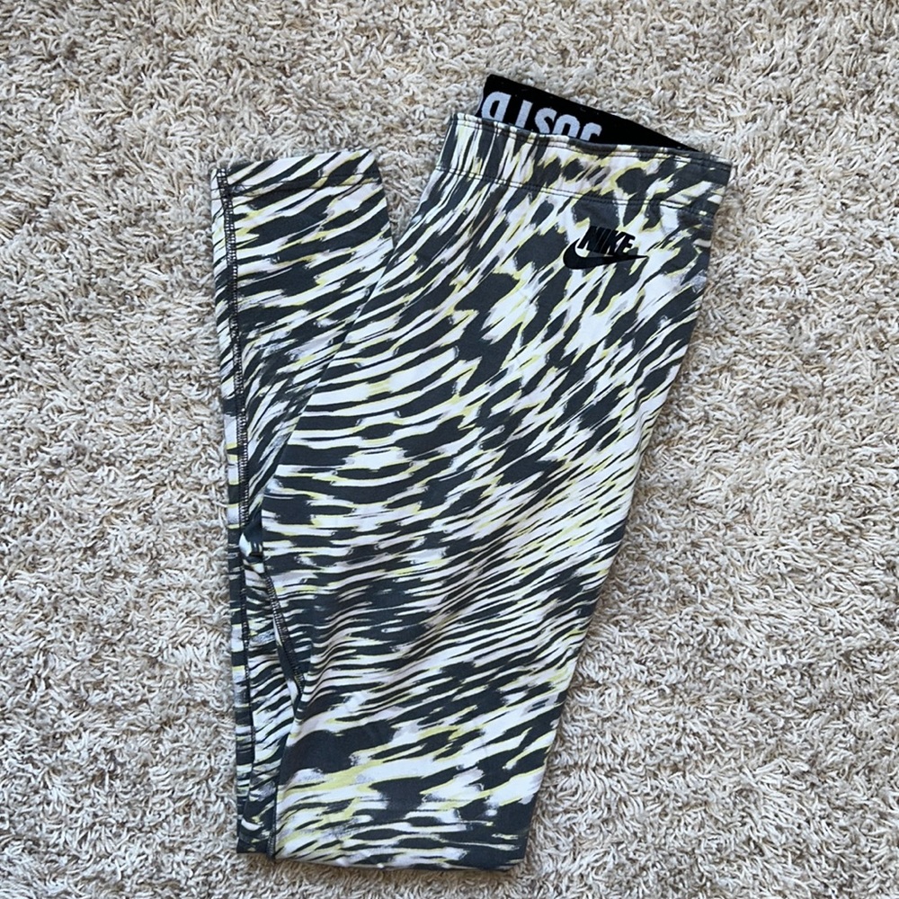 Nike athletic animal print leggings